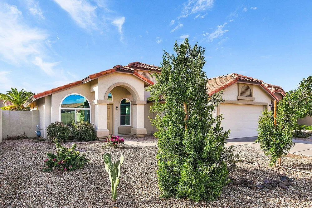 4 bed, 2.0 bath, 1642 sqft, $2,395 — Photo 3