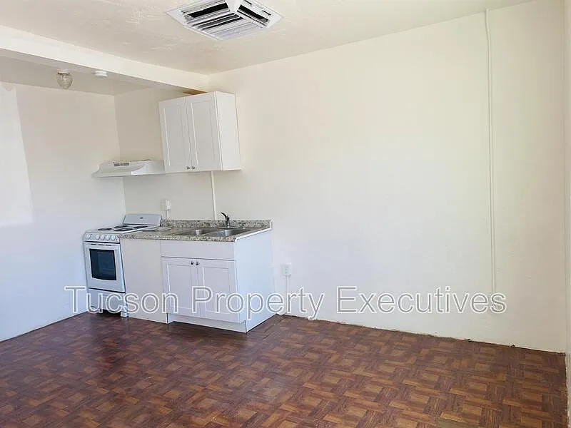 Studio, 1.0 bath, 350 sqft, $600 — Photo 2