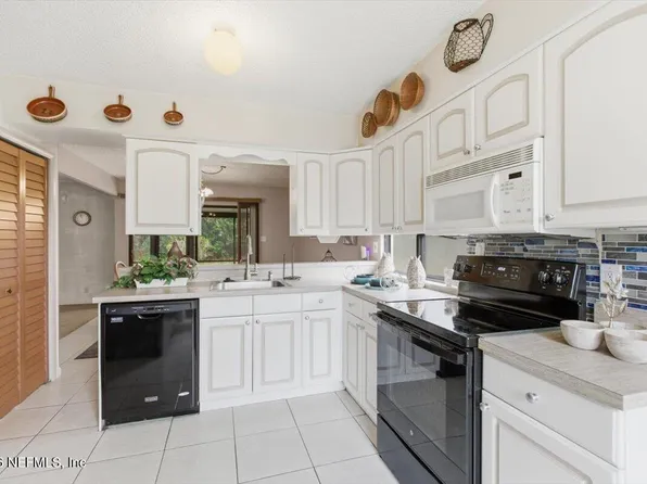 6197 LAKE LUGANO Drive #6197, Jacksonville, FL 32256