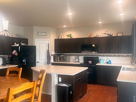 4th image of 915 Maplebrook Dr