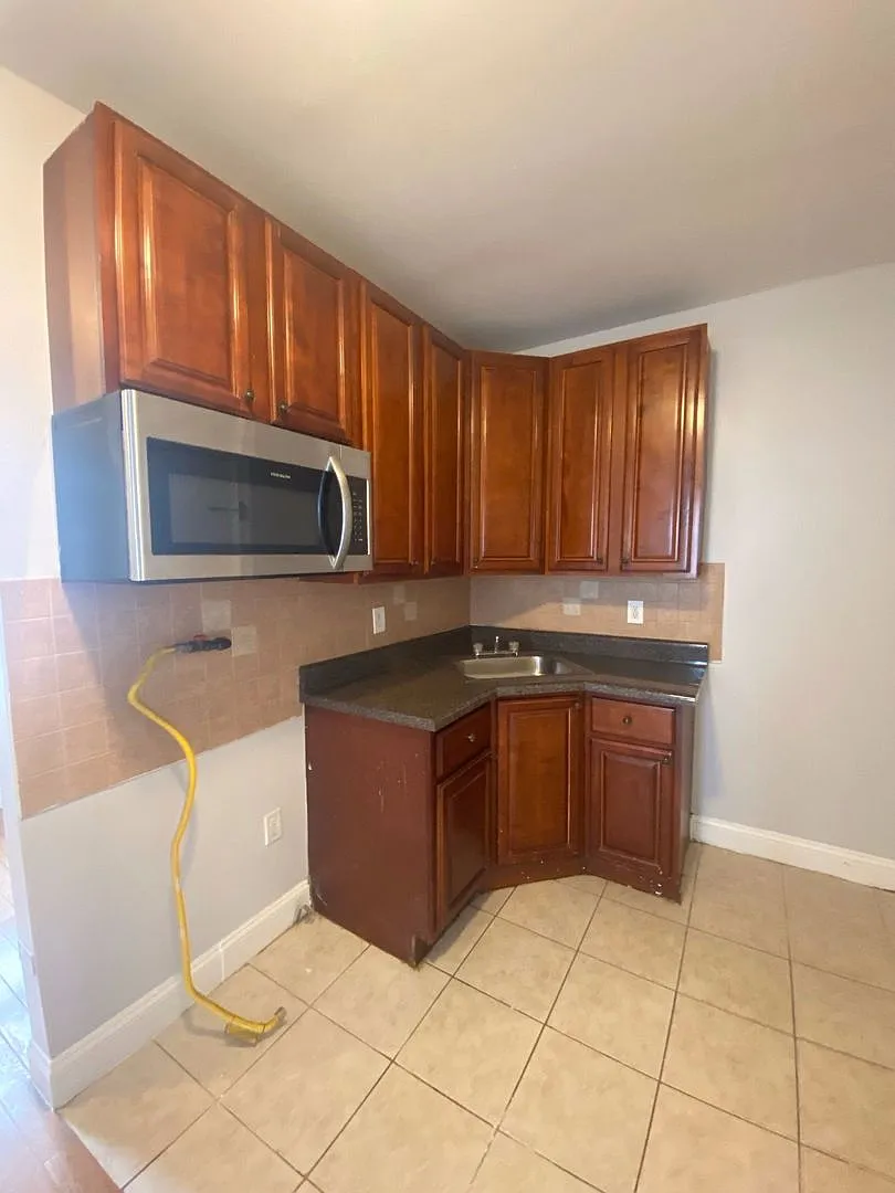 700 - OM 700-702 Bergenline Avenue LLC — Photo 1