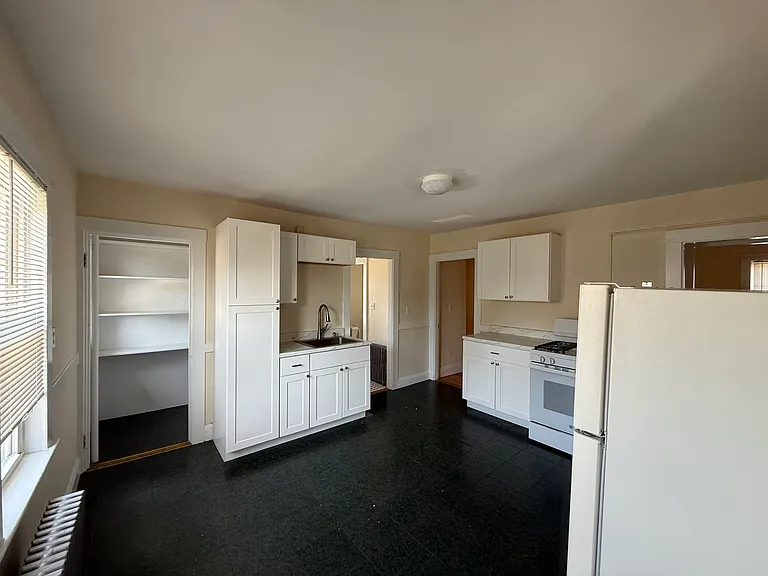 899 Broadway #4 — Photo 2
