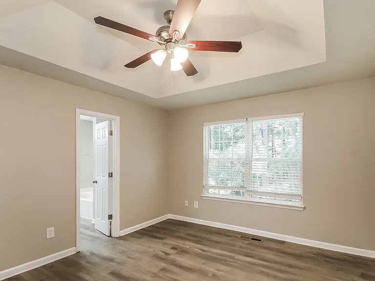 575 Sycamore Dr — Photo 11