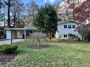 8308 Whitman Dr, Bethesda, MD 20817