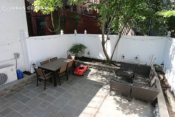 Rented by Compass | media 31