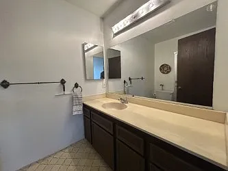 570 Peach St #11 — Photo 9