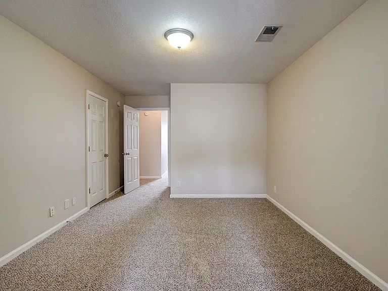 146 Alexander Blvd — Photo 23