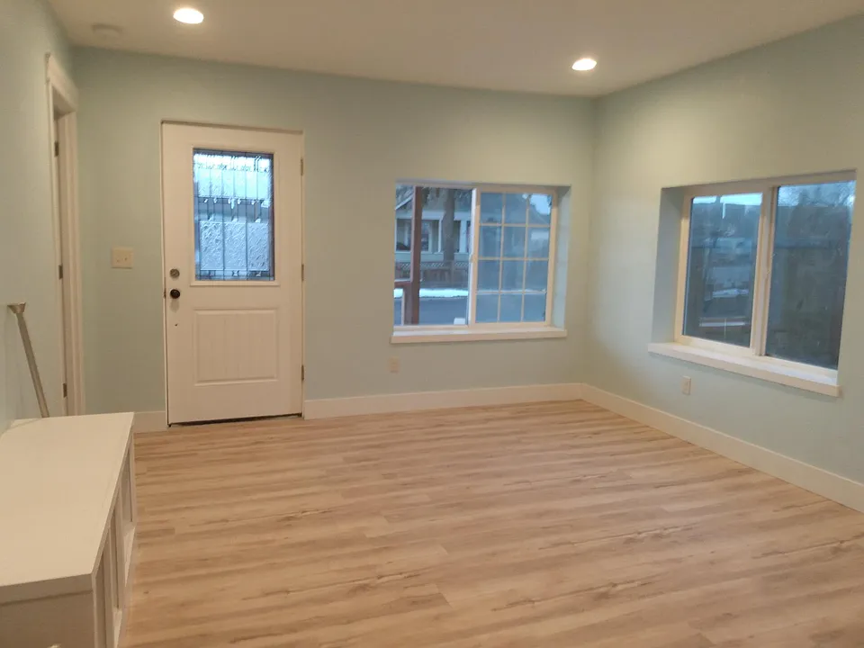 303 W 2nd Ave