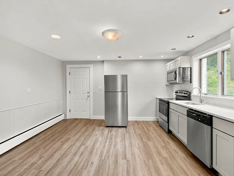 588 N Walnut St #3 — Photo 11