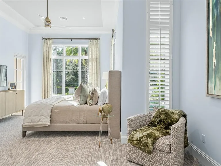 10331 Los Feliz Dr — Photo 45