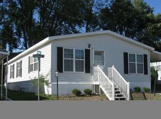 823 Oakbrook Dr, Crystal Lake, IL 60014