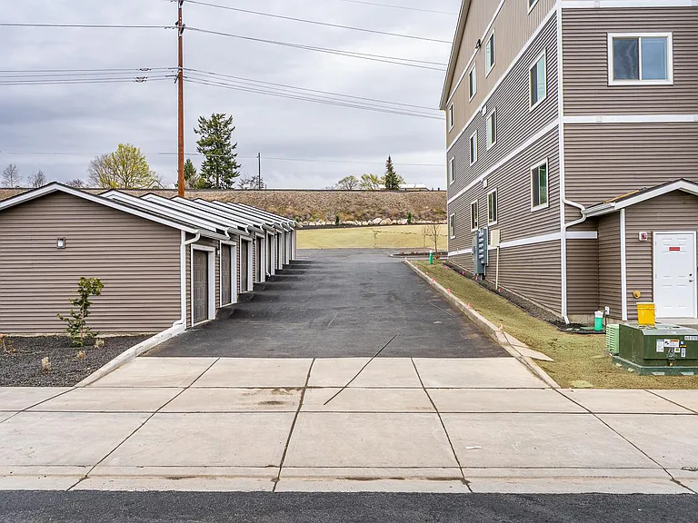 2513 N Regal St — Photo 18
