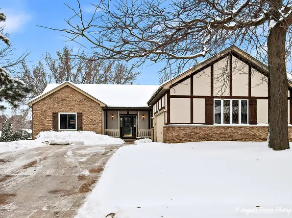 3510 Turnberry Dr, McHenry, IL 60050