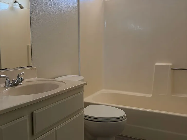 1827 E Avenue J #10 — Photo 13