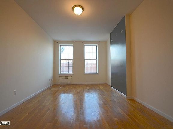 5th image of 154 Grattan St APT 4A