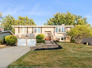 1635 Chippendale Rd, Hoffman Estates, IL 60169