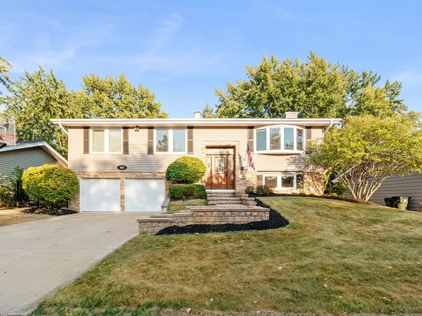 1635 Chippendale Rd, Hoffman Estates, IL 60169