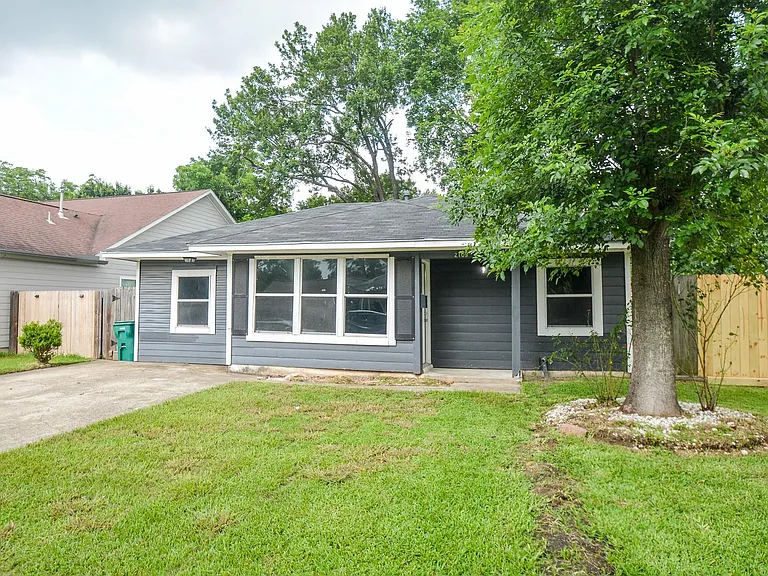 2109 Pomona Dr — Photo 2