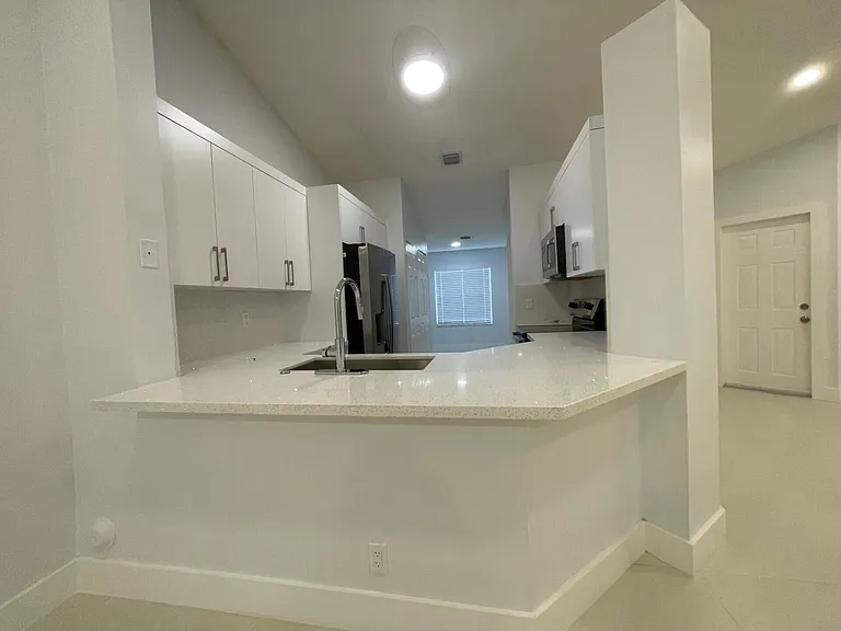 1630 Zenith Way #1630 — Photo 8