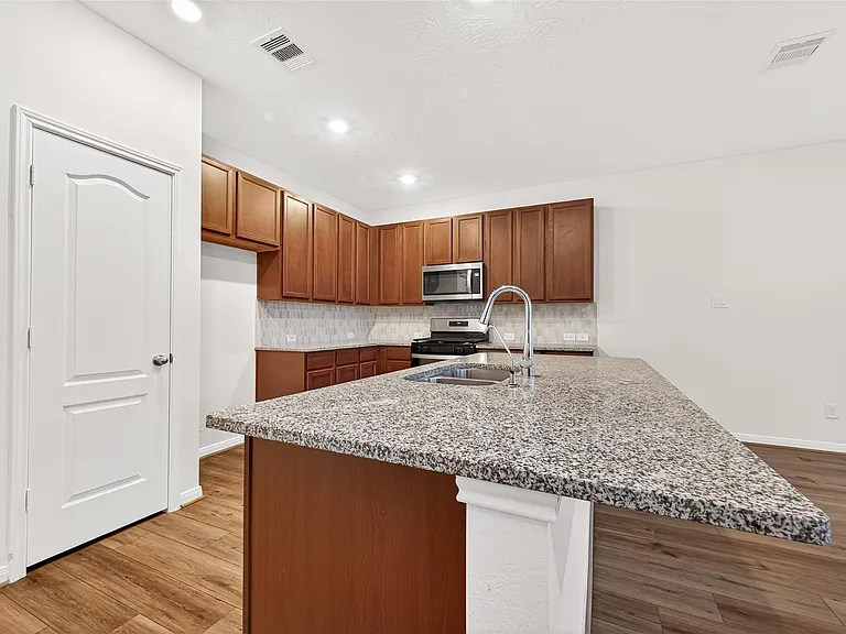 12602 Blue Jay Cove Ln — Photo 7