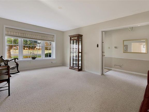 4th image of 1405 Stoneycreek Dr