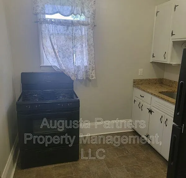 1330 Wingfield St — Photo 8