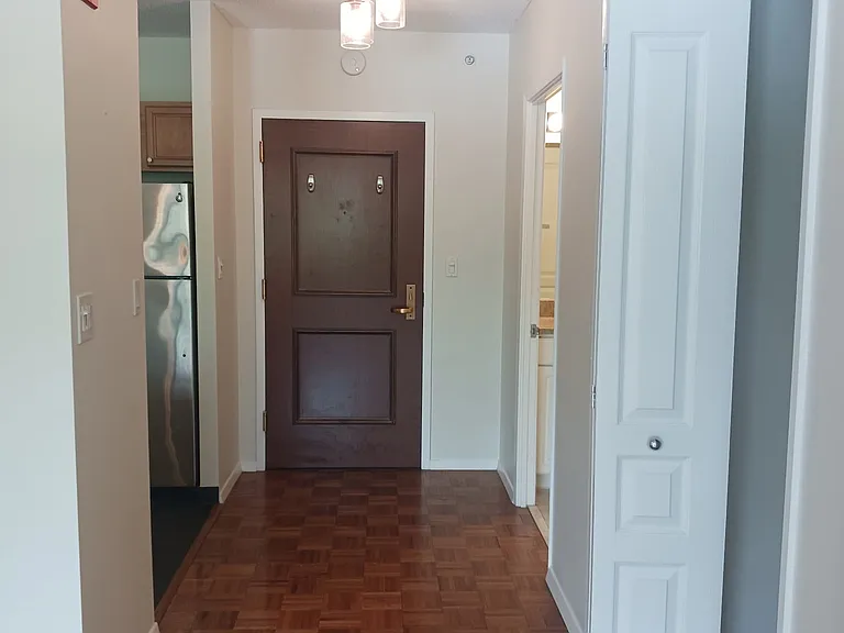 7111 Woodmont Ave #514 — Photo 4