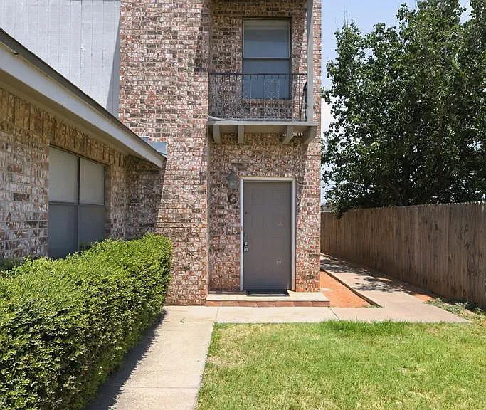 422 W Pecan Ave #C — Photo 1
