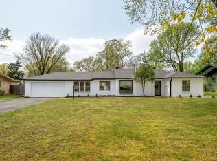 1975 S Meadowview Ave, Springfield, MO 65804