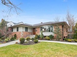 81-23 Kent St, Jamaica, NY 11432