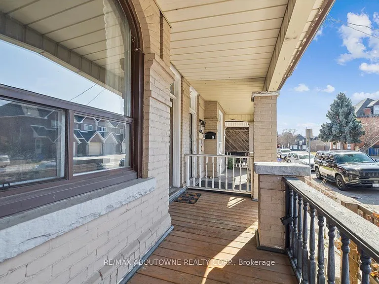 28 Saint Matthews Ave — Photo 4