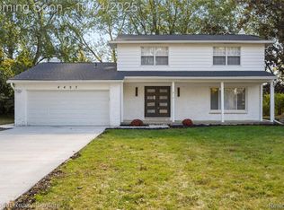4427 Westover Dr, West Bloomfield, MI 48323