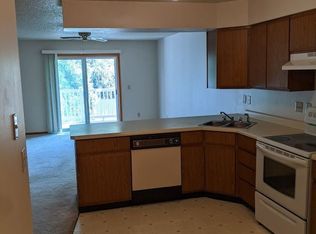 221 Woodside Dr, Iowa City, IA 52246