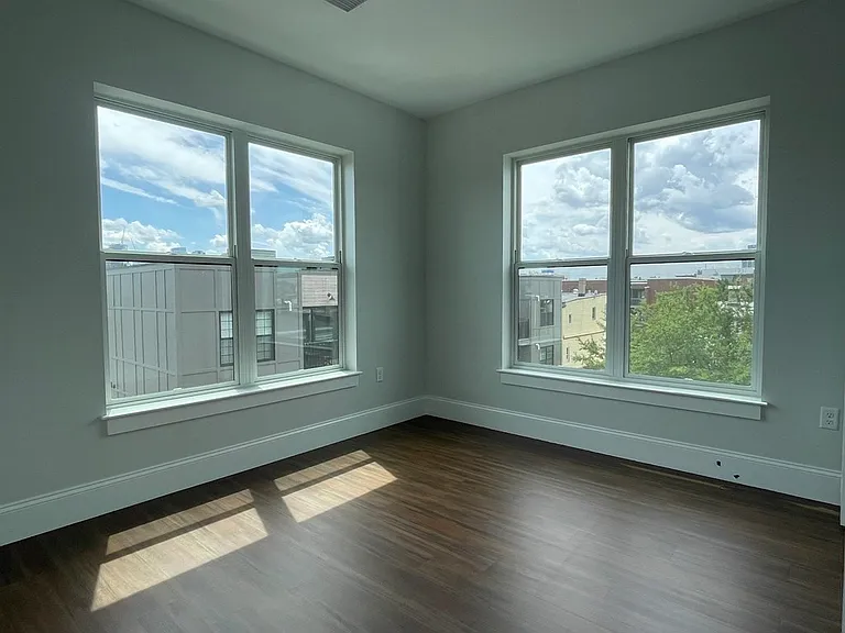 205 Maverick St #413 — Photo 4