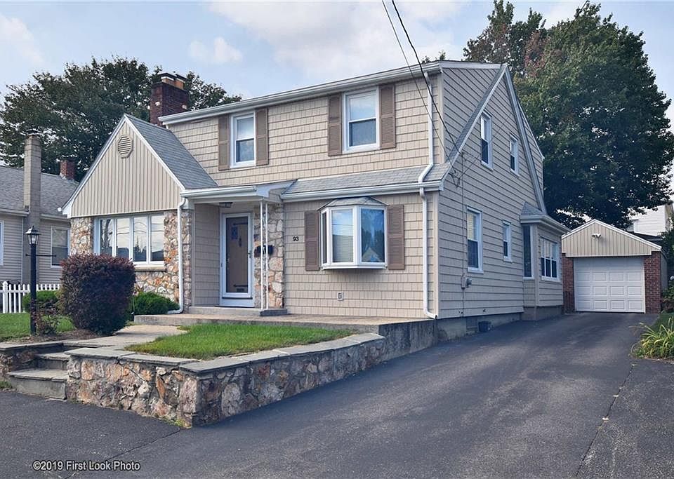 1st image of 93 Vincent Ave