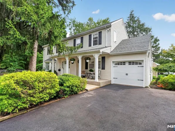 410 Chestnut St, Paramus, NJ 07652