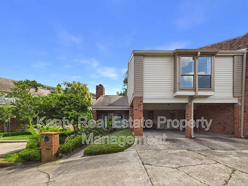 604 Briargate Walk Cir