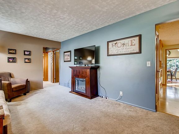4th image of 618 106th Ave NE