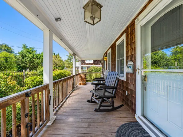 12 Collins Ave, East Hampton, NY 11937