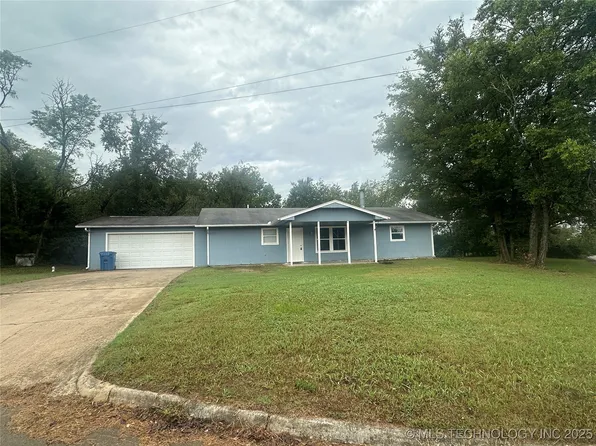 400 Cherokee Ave, Hartshorne, OK 74547