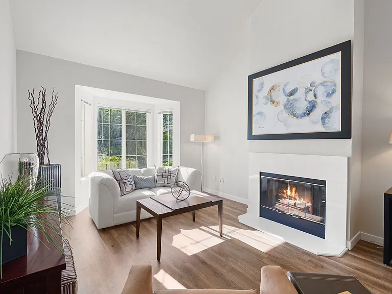 Water's Edge Townhomes — Photo 5