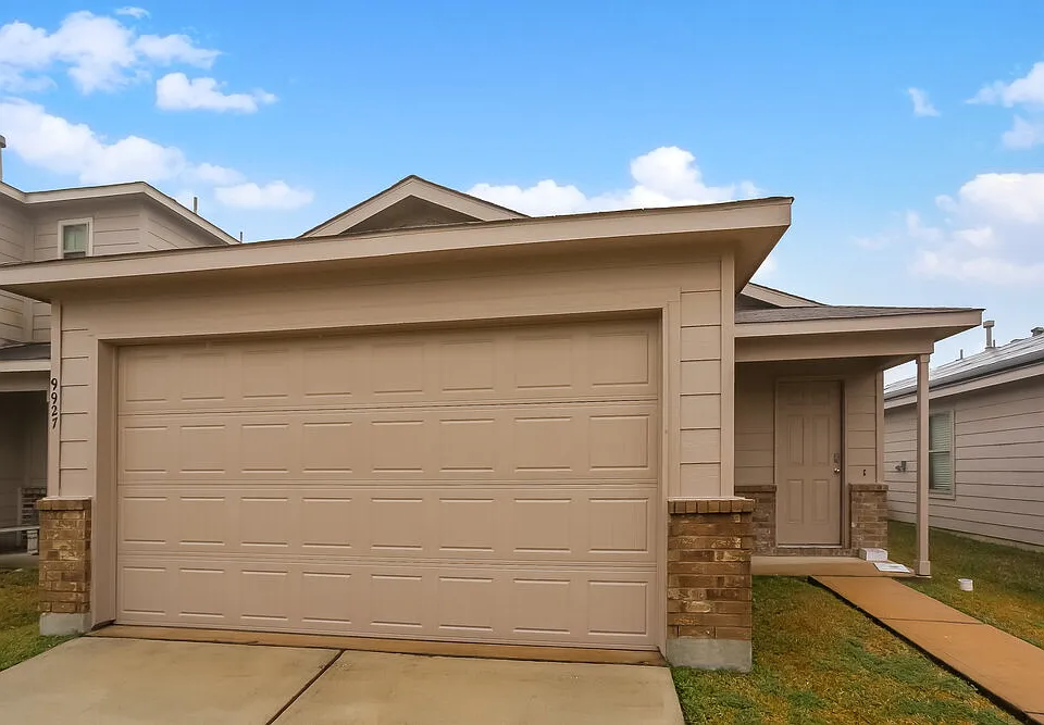 9927 Sanders Rose Ln