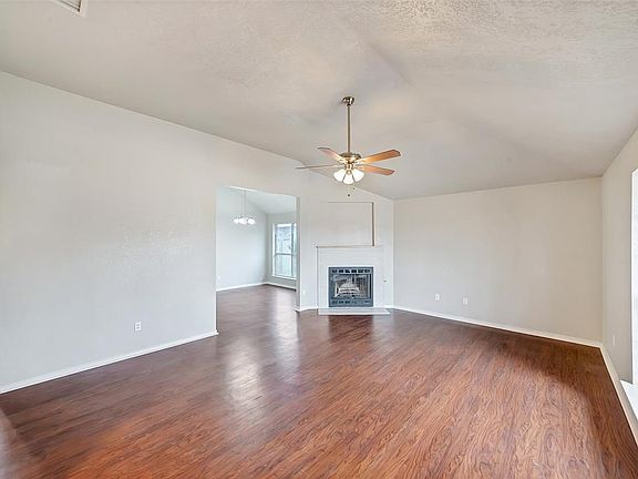 2nd image of 1319 E Branch Hollow Dr