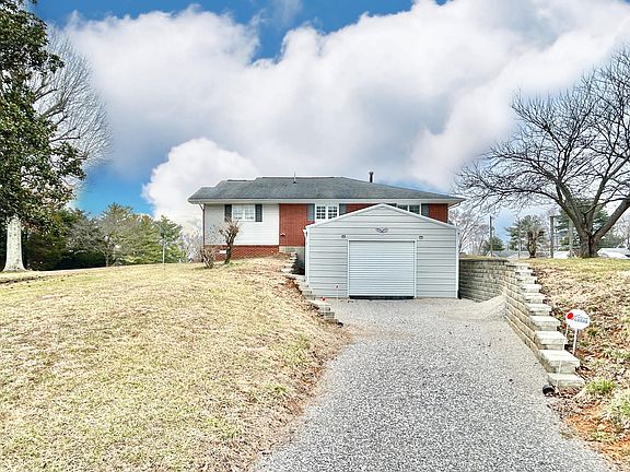 5th image of 602 Govers Ln
