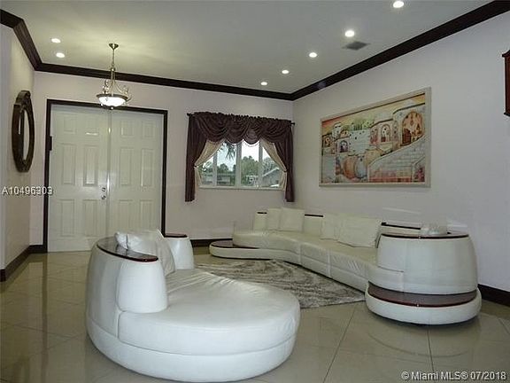 5th image of 17315 NE 10th Ct