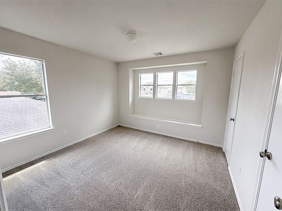 4th image of 939 Staffordale Manor Ln