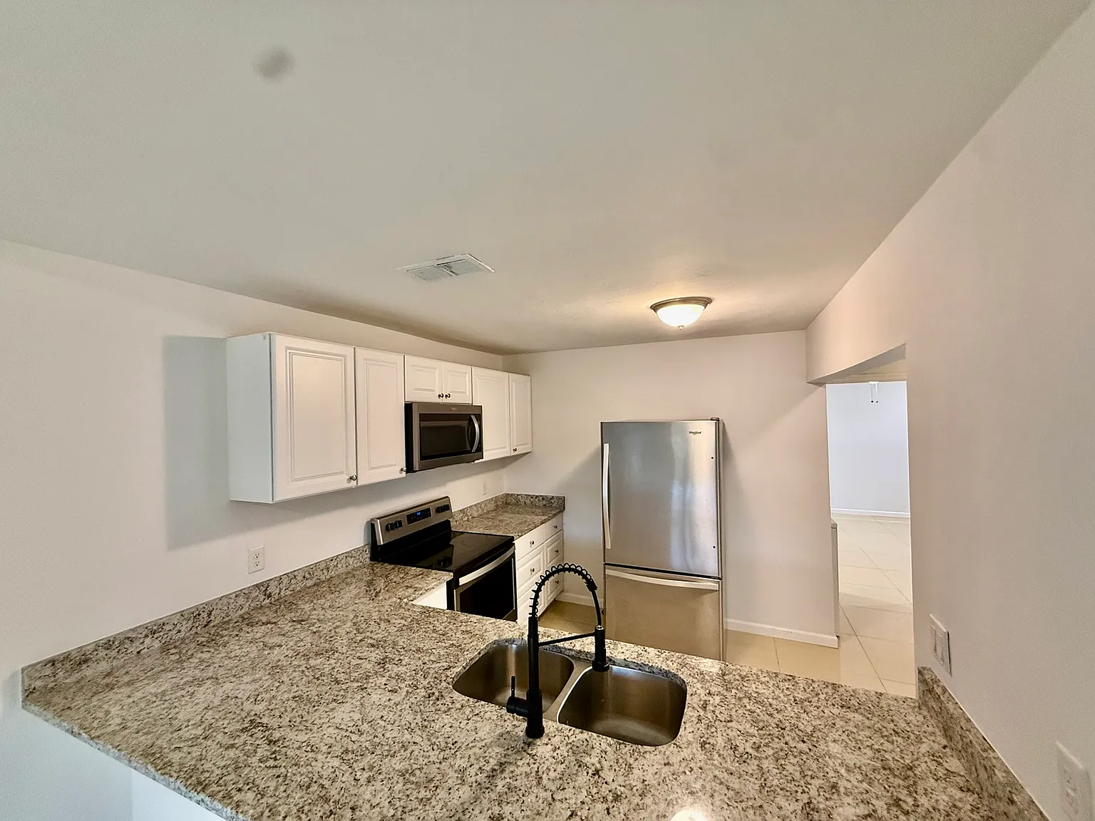 3 bed, 1200 sqft, $1,750 — Photo 3