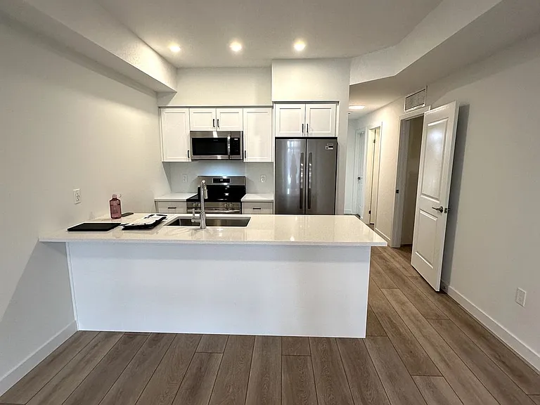 824 Woolwich St #175 — Photo 7