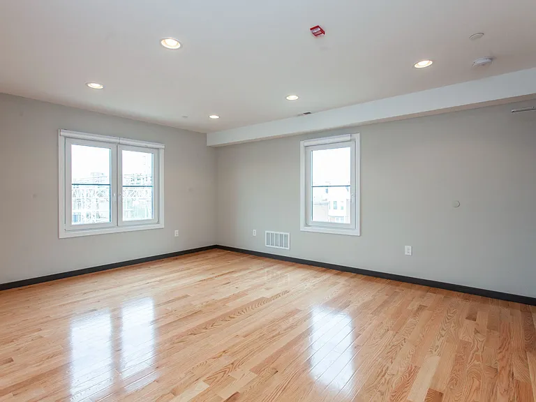 2553 Montrose St #DD — Photo 3