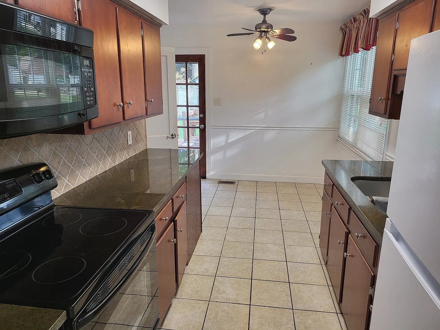 1600 Penny Dr — Photo 2